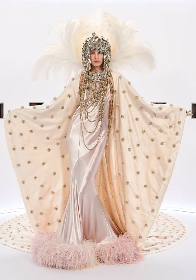 Концептуальный показ Maison Valentino Couture от Алессандро Микеле в формате «Кайзерпанорамы»