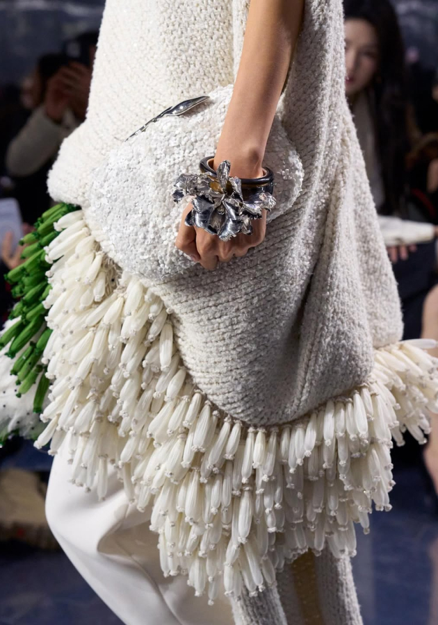 Аксессуары на шоу Dior Couture