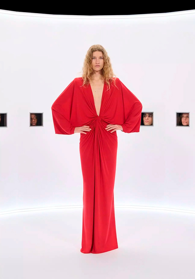 Концептуальный показ Maison Valentino Couture от Алессандро Микеле в формате «Кайзерпанорамы»