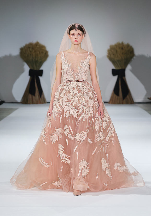 Показ новой коллекции YANINA Couture SS’2026 на Неделе Высокой моды в Париже