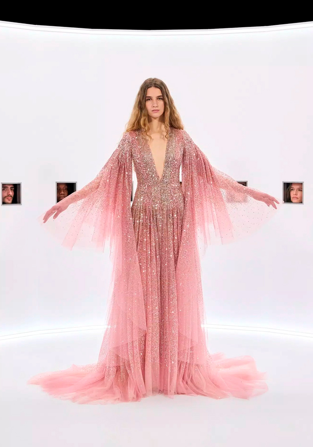 Концептуальный показ Maison Valentino Couture от Алессандро Микеле в формате «Кайзерпанорамы»