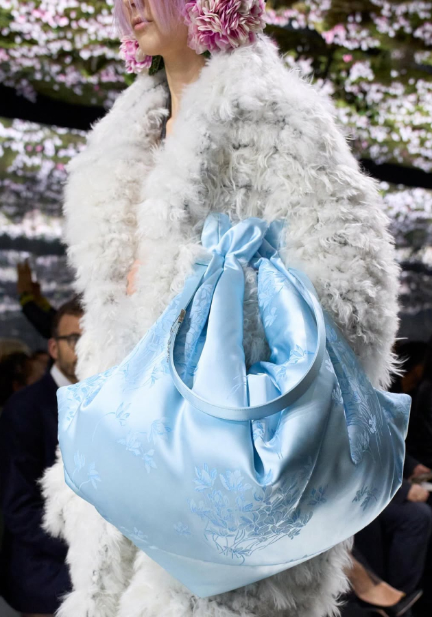 Аксессуары на шоу Dior Couture