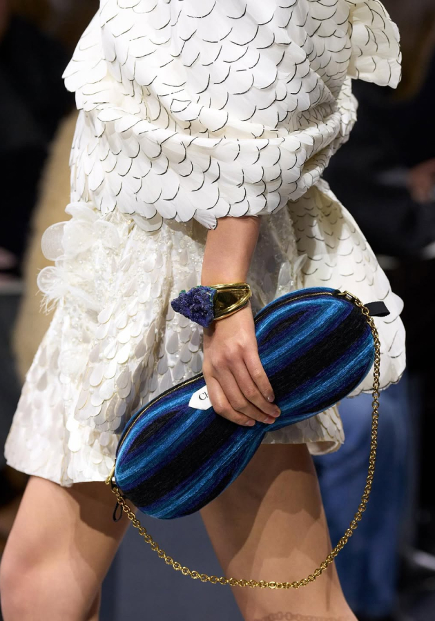 Аксессуары на шоу Dior Couture