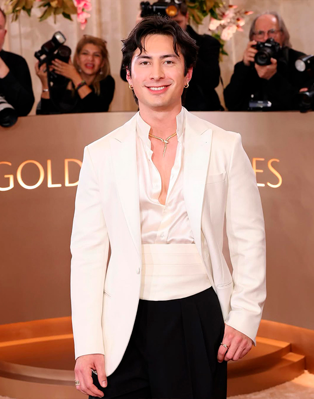 Хадсон Уильямс (в Giorgio Armani и украшении Bvlgari Serpenti) 