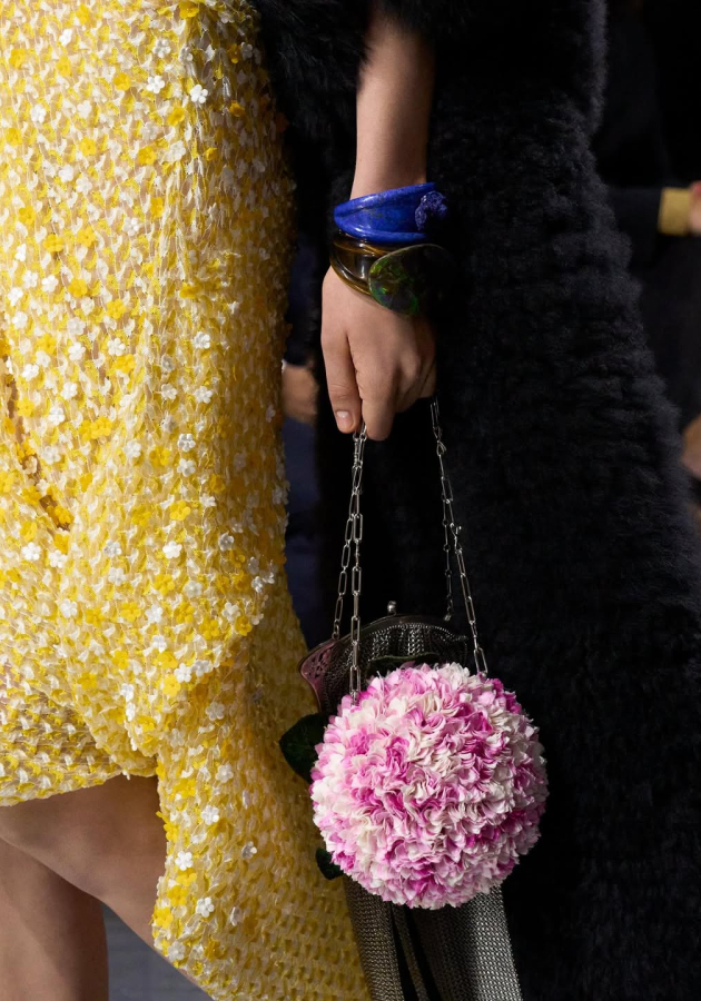 Аксессуары на шоу Dior Couture