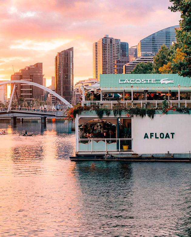 Lacoste запускает круглогодичные падел-корты в Куршевеле и «плавучий» корт в Мельбурне