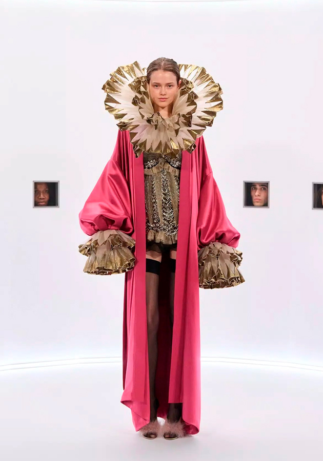 Концептуальный показ Maison Valentino Couture от Алессандро Микеле в формате «Кайзерпанорамы»