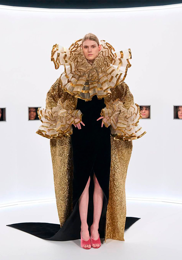 Концептуальный показ Maison Valentino Couture от Алессандро Микеле в формате «Кайзерпанорамы»