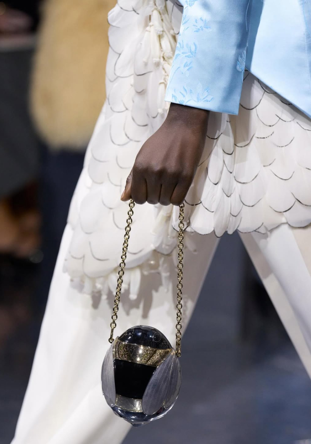 Аксессуары на шоу Dior Couture