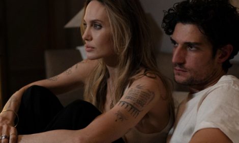 Пара недели: Анджелину Джоли подозревают в&nbsp;романе с&nbsp;партнером по&nbsp;фильму &laquo;Кутюр&raquo; Луи Гаррелем