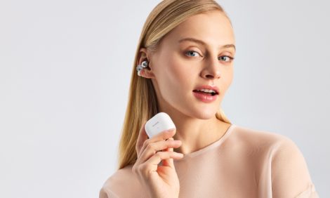 Fashion Digest: показ Dior Homme, новый бутик Schiaparelli, техно-премьера от&nbsp;HUAWEI и&nbsp;Арина Соболенко для Gucci