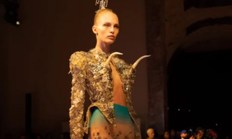 Style Notes: &laquo;Агония и&nbsp;экстаз&raquo; на&nbsp;шоу Schiaparelli Couture