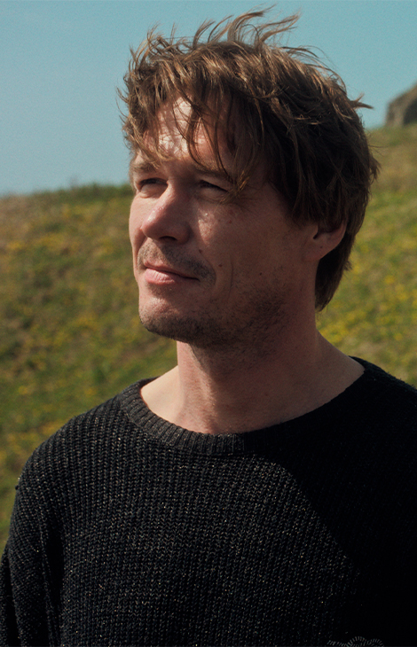 Кино Posta: Артем Быстров и&nbsp;Рузиль Минекаев&nbsp;&mdash; в&nbsp;трейлере мистической драмы &laquo;Большая земля&raquo;