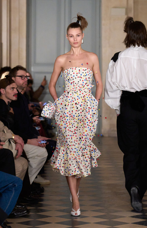 Style Notes: силуэты 1950-х, секс и&nbsp;юмор&nbsp;&mdash; основные коды новой коллекции Jacquemus