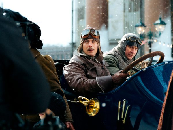 Кино Posta: Иван Янковский и&nbsp;Юра Борисов &laquo;ударят автопробегом по&nbsp;бездорожью&raquo; в&nbsp;трейлере &laquo;Битвы моторов&raquo;