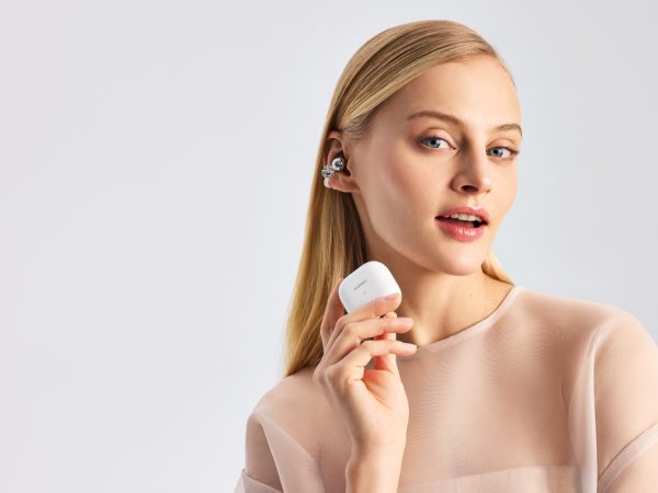 Fashion Digest: показ Dior Homme, новый бутик Schiaparelli, техно-премьера от&nbsp;HUAWEI и&nbsp;Арина Соболенко для Gucci