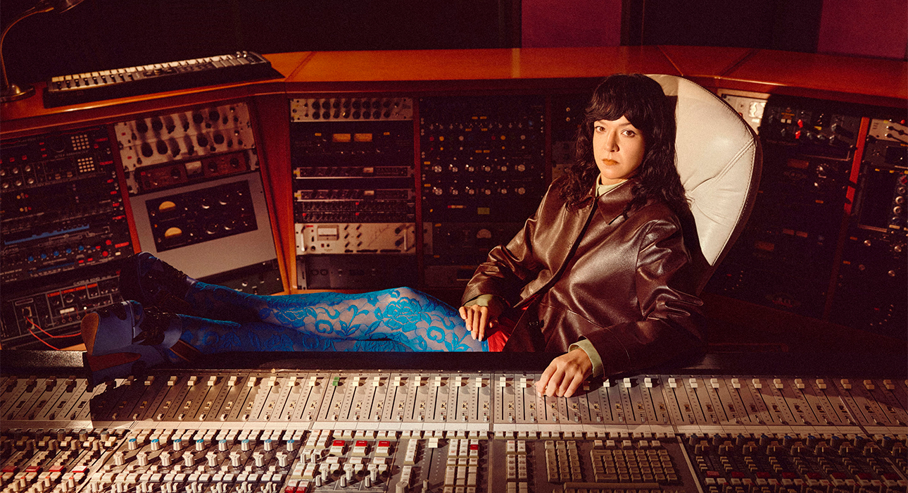 Fashion Digest: новые коллаборации, модные «премьеры» и аукцион винтажных украшений