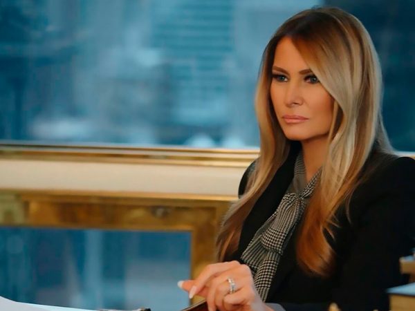 Кино Posta: сама снималась, сама продюсировала, сама выбирала музыку&nbsp;&mdash; почему билеты на&nbsp;документалку о&nbsp;Мелании Трамп не&nbsp;продаются?