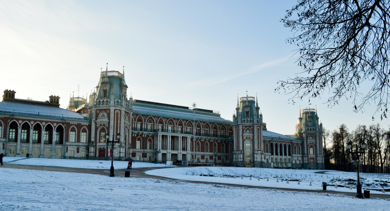 Москва Weekly: выставка Кирилла Доешвили «Хрустальное солнцестояние в треугольнике двух ветров», презентация новой книги искусствоведа Алины Аксеновой и фестиваль «Орган в Пушкинском музее»