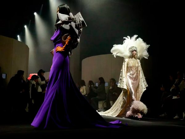 Style Notes: концептуальный показ Maison Valentino Couture от&nbsp;Алессандро Микеле в&nbsp;формате &laquo;Кайзерпанорамы&raquo;