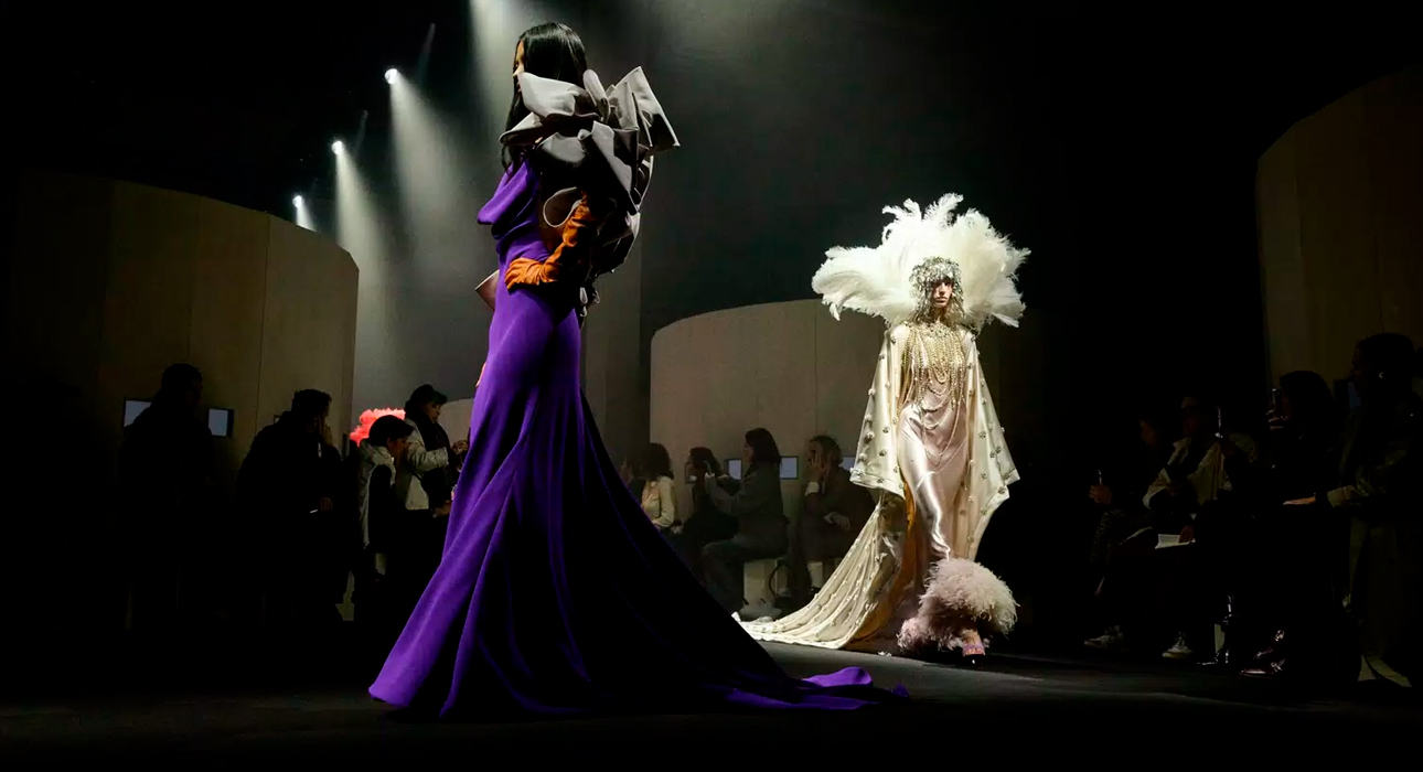 Концептуальный показ Maison Valentino Couture от Алессандро Микеле в формате «Кайзерпанорамы»