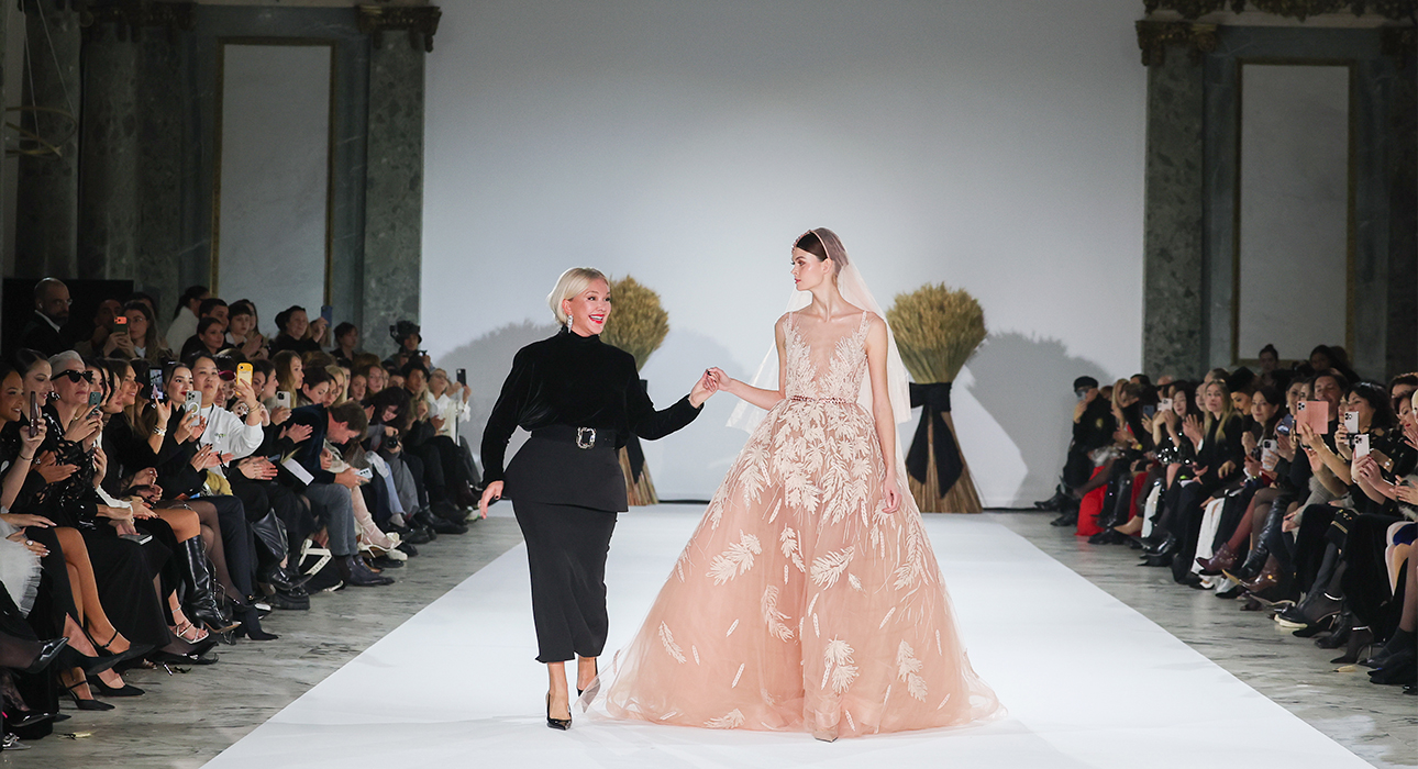 Показ новой коллекции YANINA Couture SS’2026 на Неделе Высокой моды в Париже