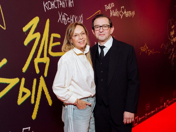 Светский backstage: Константин Хабенский представил картину &laquo;Здесь был Юра&raquo; с&nbsp;молодыми артистами МХТ