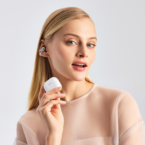 Fashion Digest: показ Dior Homme, новый бутик Schiaparelli, техно-премьера от&nbsp;HUAWEI и&nbsp;Арина Соболенко для Gucci