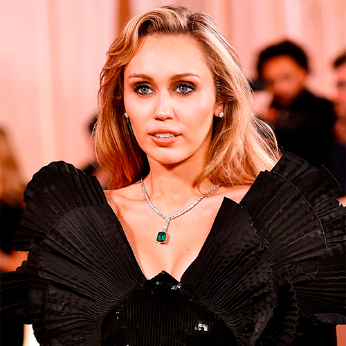 Фотоувеличение: колье Tiffany &amp;&nbsp;Co. Аманды Сэйфрид, серьги Sabyasachi Дженнифер Лопес и&nbsp;другие драгоценности на&nbsp;&laquo;Золотом глобусе&nbsp;&mdash; 2026&raquo;