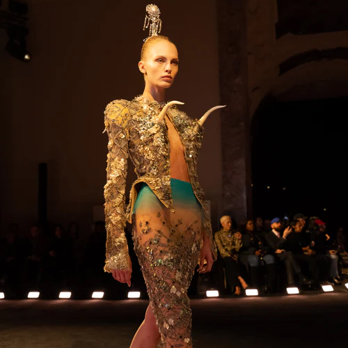 Style Notes: &laquo;Агония и&nbsp;экстаз&raquo; на&nbsp;шоу Schiaparelli Couture