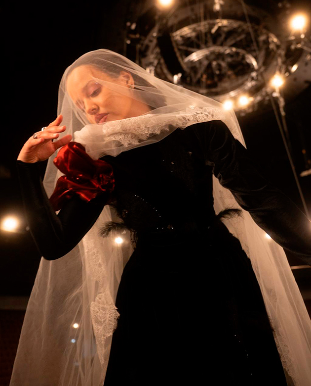 Шоу Love Mass performance