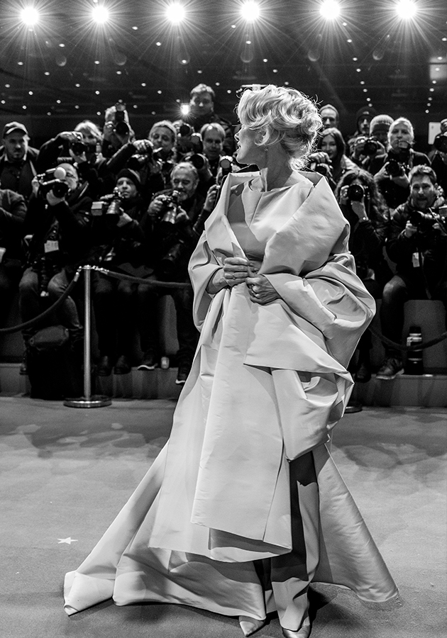 Памела Андерсон в комплекте Carolina Herrera (фото: Берлинский кинофестиваль)