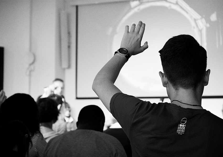 Новая реальность: даже студенты киношкол не могут смотреть кино, не отвлекаясь на смартфон