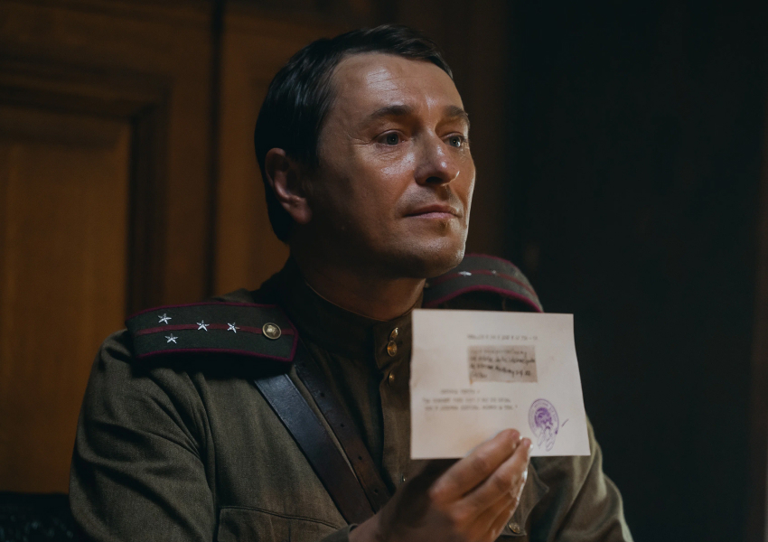 Сергей Безруков в фильме «Август»