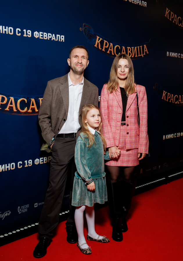 Иван Добронравов с семьей