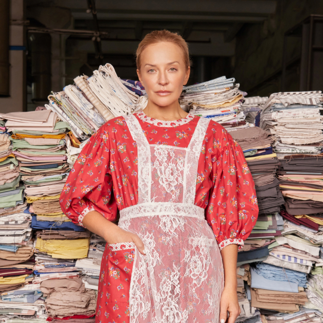 Виктория Шелягова примерила ретро-образы в съемке для бренда Sveta Rodina