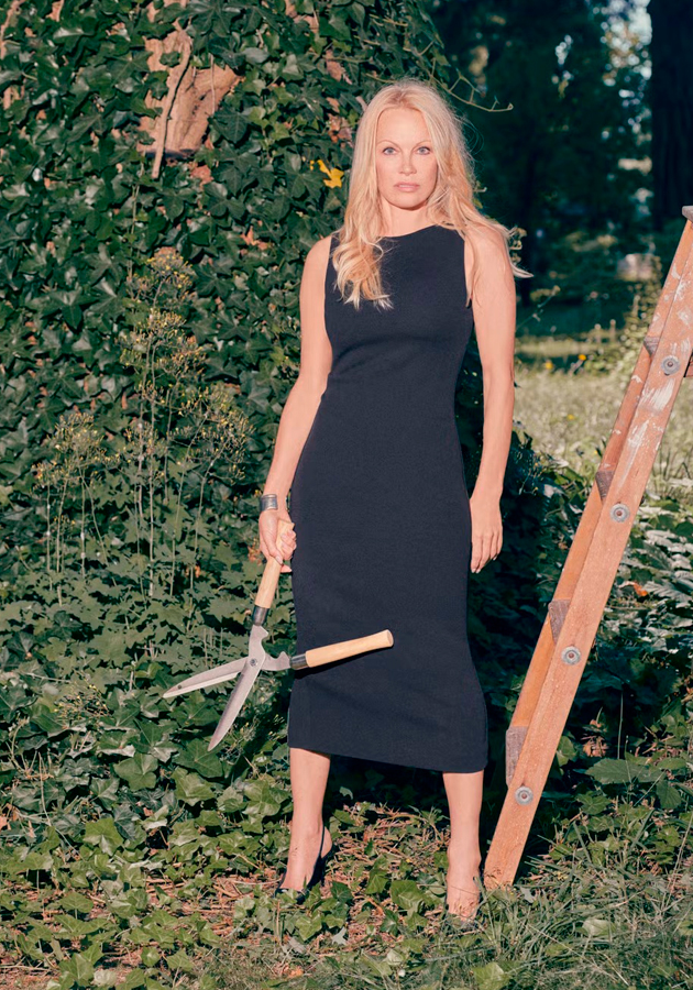 Памела Андерсон в съемке кампании Aritzia Babaton