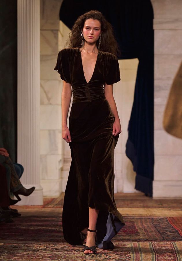 Современные Жанны д’Арк на осеннем шоу Ralph Lauren