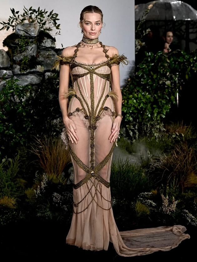 Марго Робби продолжает промотур «Грозового перевала»