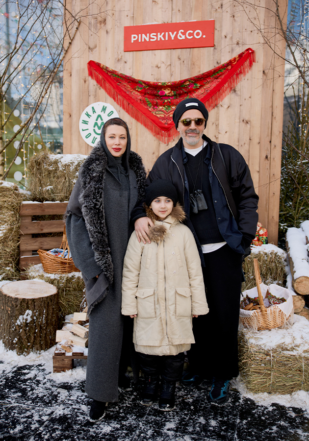 Елизавета Шарикова и Александр Сирадекиан с дочерью Вивьен