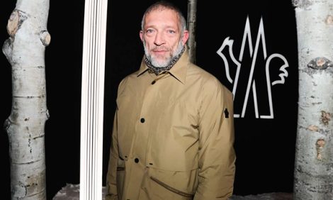 Style Notes: грандиозный показ Moncler Grenoble в&nbsp;Аспене&nbsp;&mdash; ночь на&nbsp;склоне, эстетика вестерна и&nbsp;саке в&nbsp;термосах