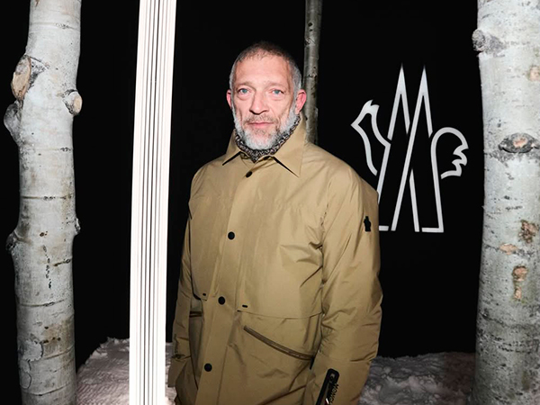 Style Notes: грандиозный показ Moncler Grenoble в&nbsp;Аспене&nbsp;&mdash; ночь на&nbsp;склоне, эстетика вестерна и&nbsp;саке в&nbsp;термосах