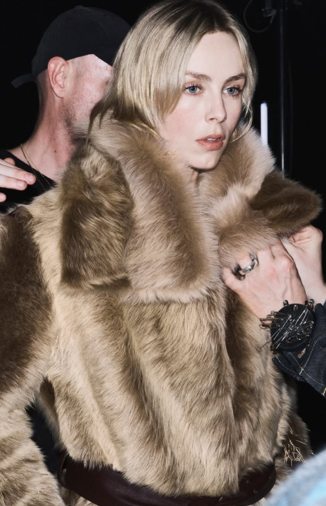 Fashion Digest: шоу Burberry в&nbsp;Лондоне, тема бала Института костюма и&nbsp;свежие коллаборации из&nbsp;мира моды, искусства и&nbsp;спорта