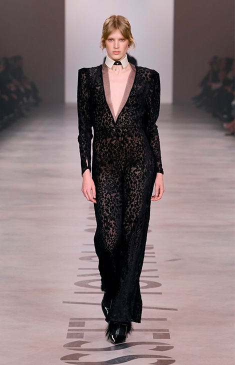 Style Notes: с&nbsp;чистого листа&nbsp;&mdash; Мария Грация Кьюри дебютировала в&nbsp;Fendi