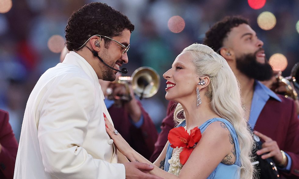 Игра контрастов: Bad Bunny в&nbsp;Zara, а&nbsp;Леди Гага&nbsp;&mdash; в&nbsp;бриллиантах Chopard на&nbsp;матче Суперкубка-2026