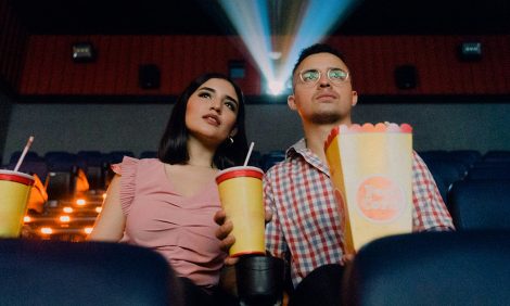 Новая реальность: даже студенты киношкол не&nbsp;могут смотреть кино, не&nbsp;отвлекаясь на&nbsp;смартфон