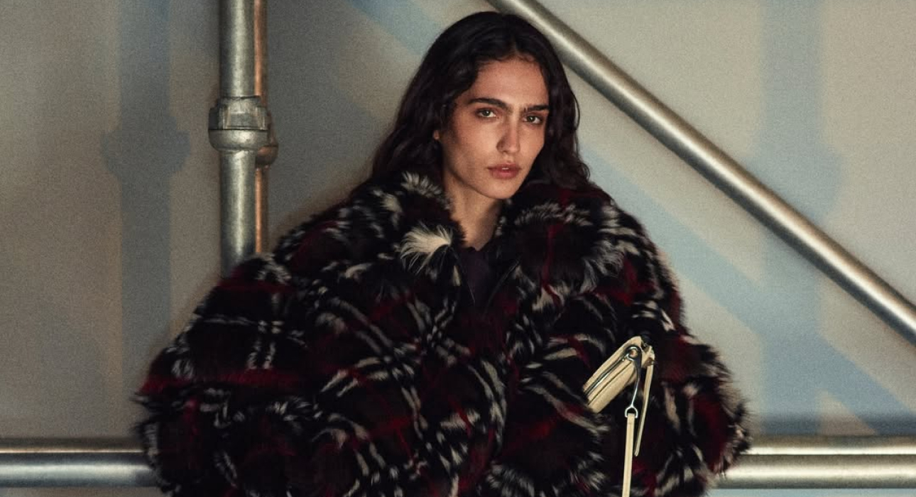 Fashion Digest: шоу Burberry в Лондоне, тема бала Института костюма и свежие коллаборации из мира моды, искусства и спорта
