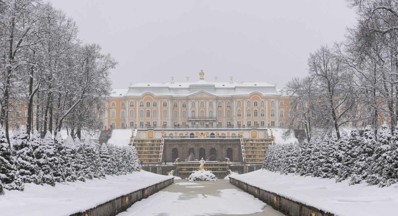 ПитерWeekly: премьера спектакля «Ревизор с продолжением» в Александринском театре, спектакль «Пять женщин, предавшихся любви» и концерт Toxi$