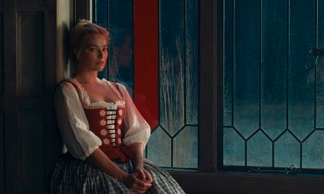 &laquo;Чем больше, тем лучше&raquo;: как устроена сюрреалистическая вселенная нового &laquo;Грозового перевала&raquo; Эмиральд Феннел