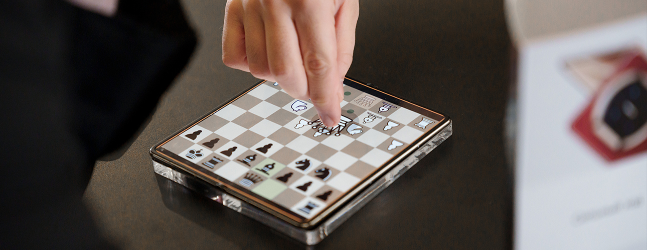 Posta Событие: Ян&nbsp;Непомнящий на&nbsp;первом в&nbsp;мире сеансе одновременной игры в&nbsp;шахматы на&nbsp;складных смартфонах HUAWEI Mate&nbsp;X7